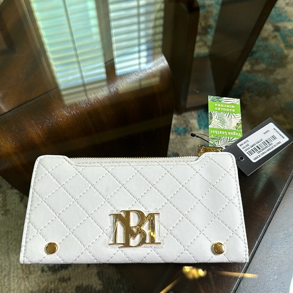 NEW! Badgley Mischka white slim quilted vegan
wallet